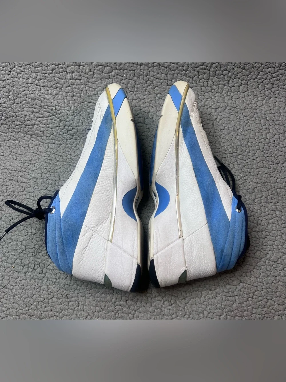 Vintage Jordan Team Showcase UNC Athletic Shoes Men’s Size 10.5 White & Blue